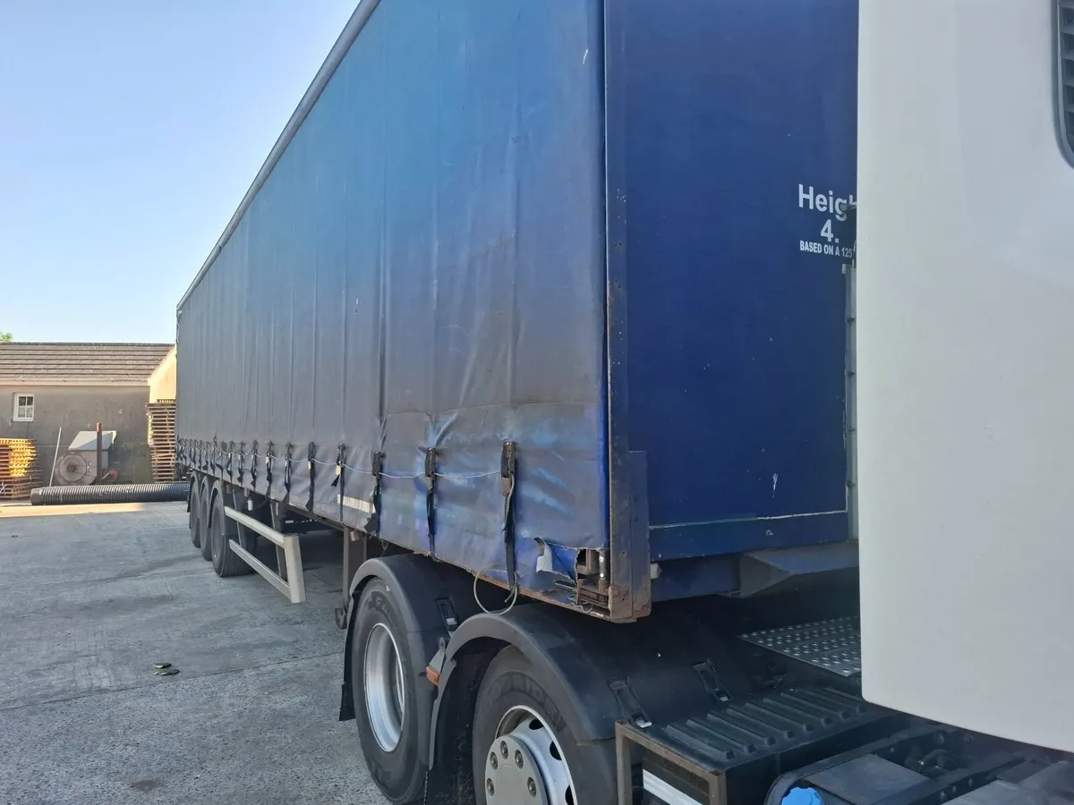 Curtainsider trailer - Image 1