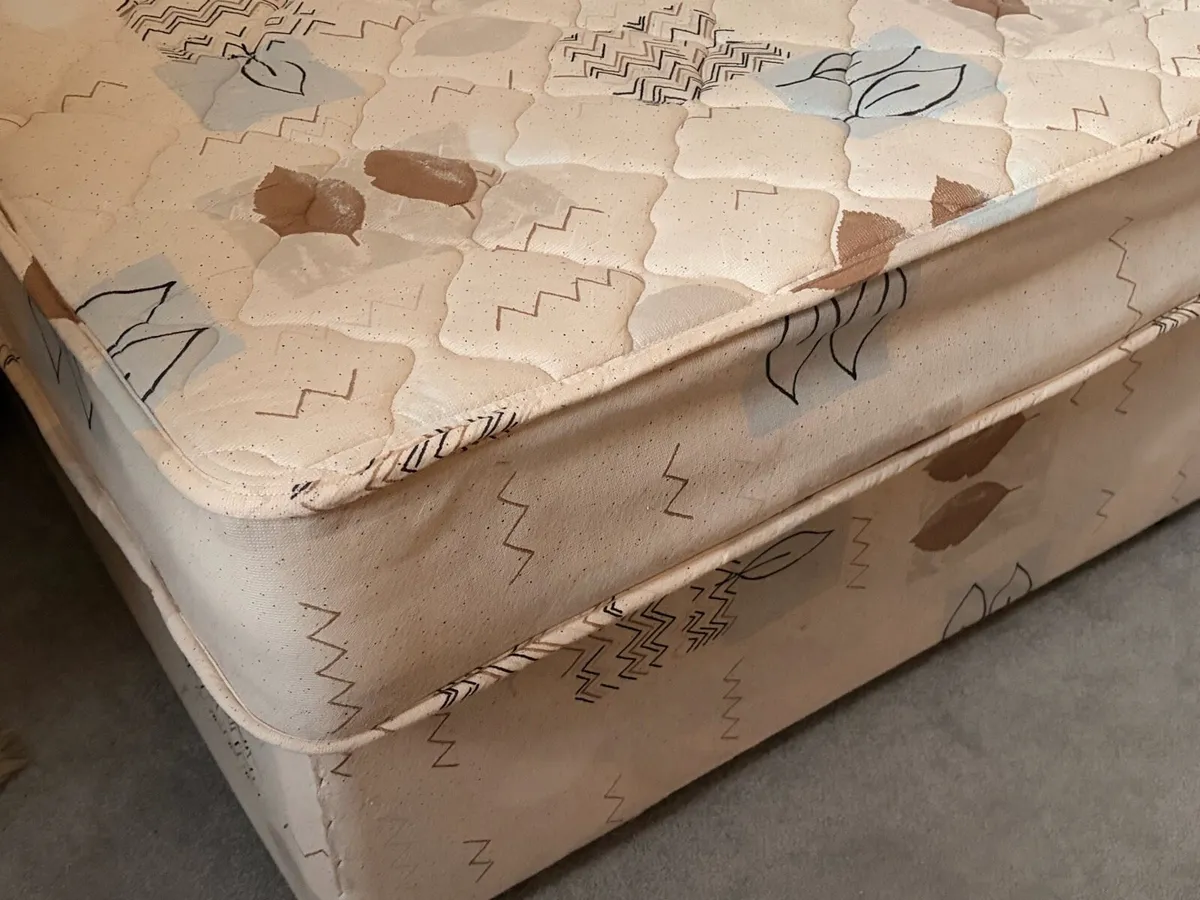 Double Divan 4ft 6 - Image 2