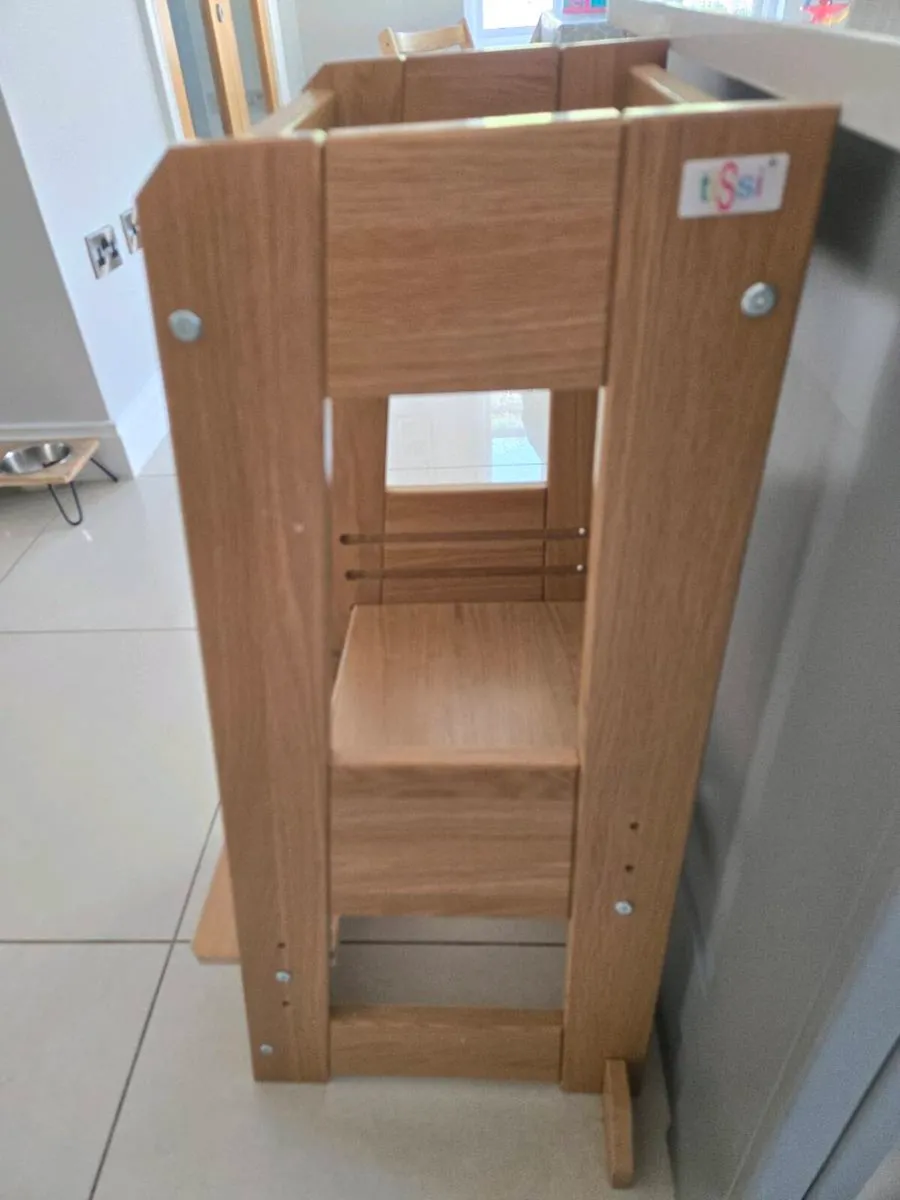 Learning Tower Solid Oak Tissi brand - Image 3