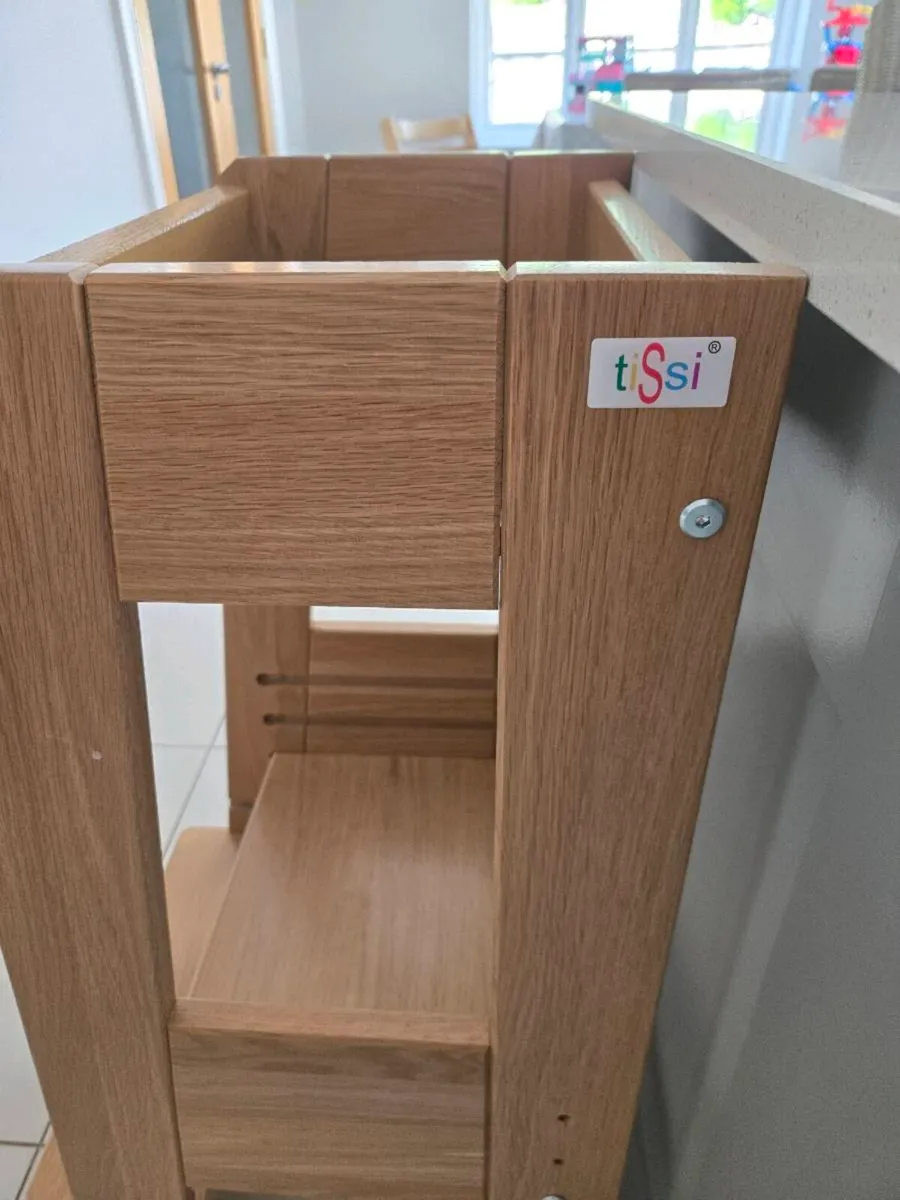 Learning Tower Solid Oak Tissi brand - Image 4