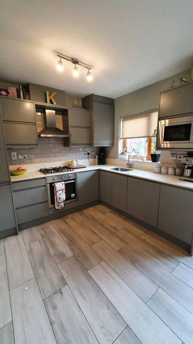 Fitted Kitchen Plus appliances. - Image 2