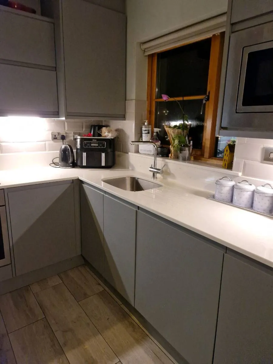 Fitted Kitchen Plus appliances. - Image 3