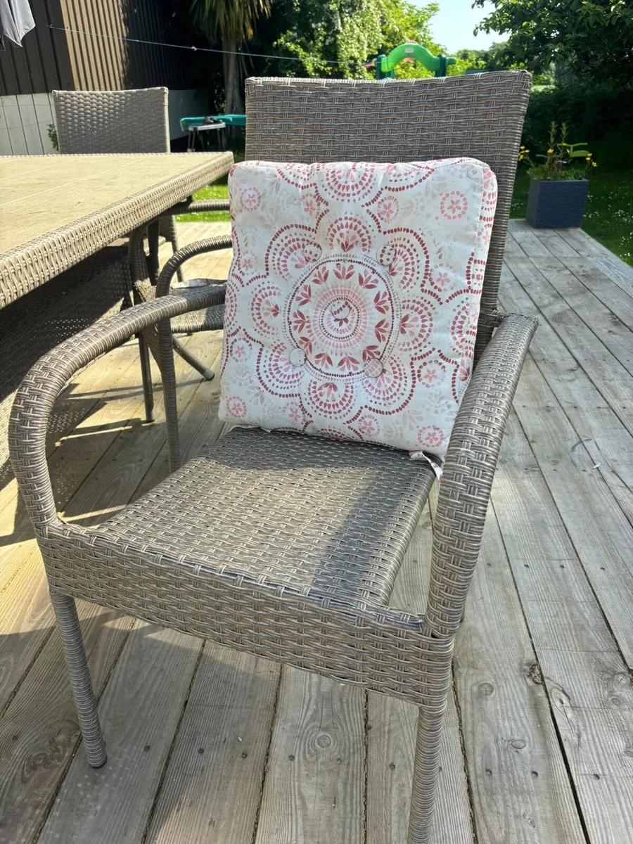 Outdoor Table an Chairs - Image 4
