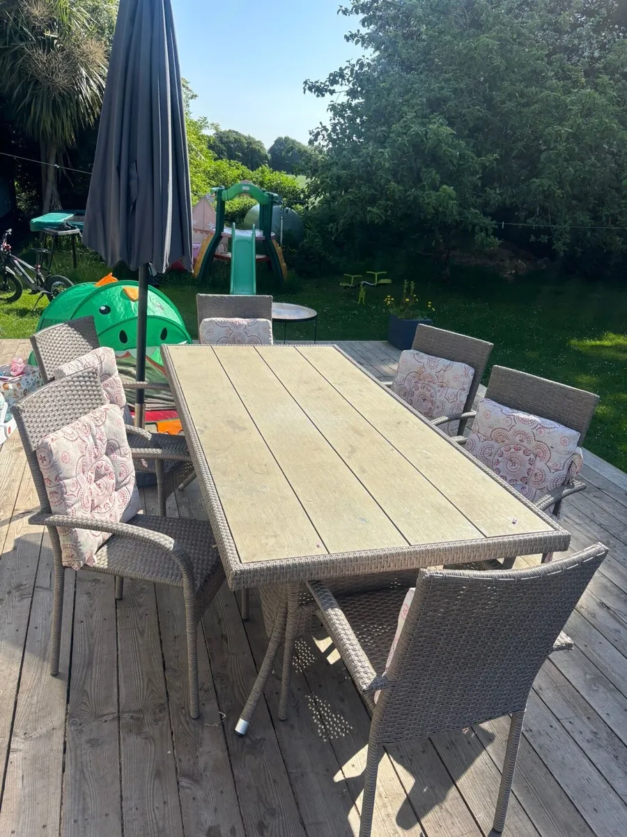 Outdoor Table an Chairs - Image 1