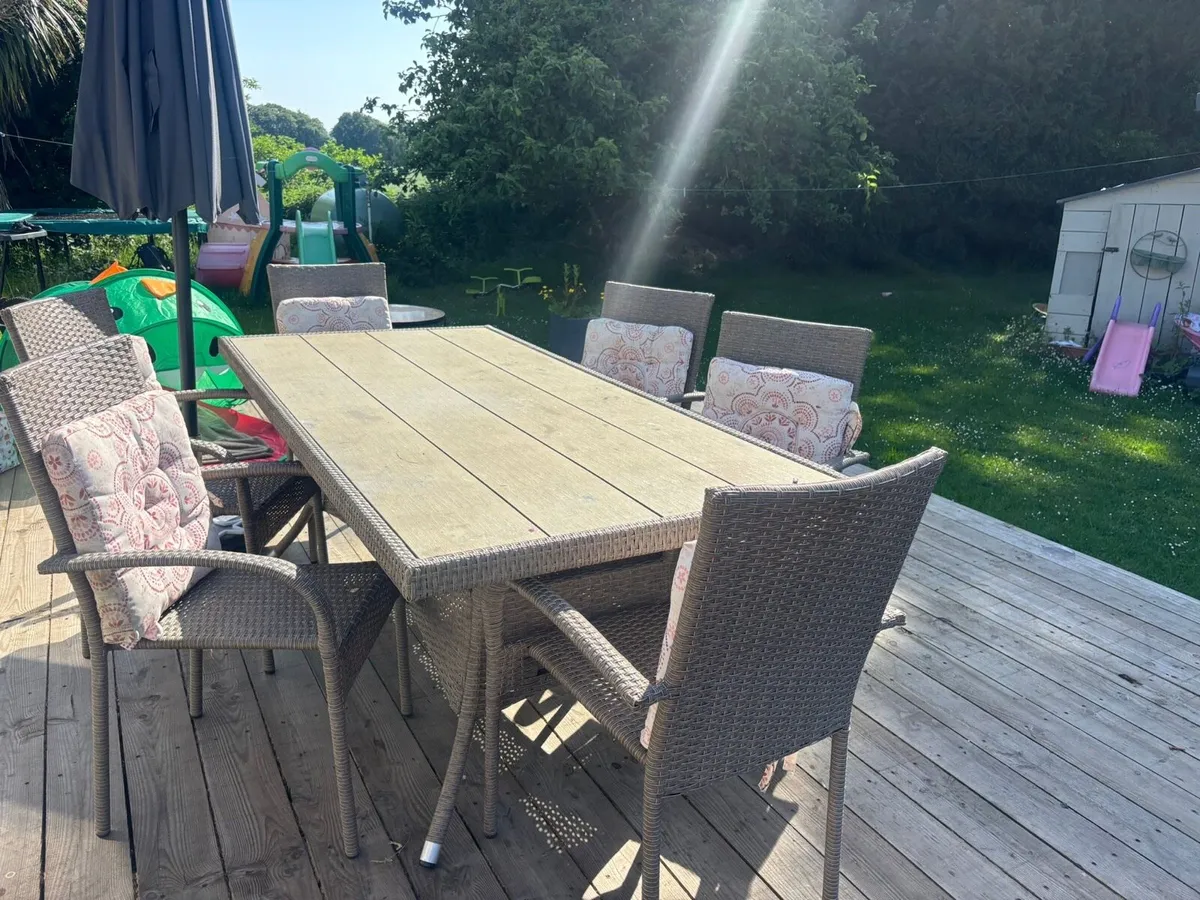 Outdoor Table an Chairs - Image 3