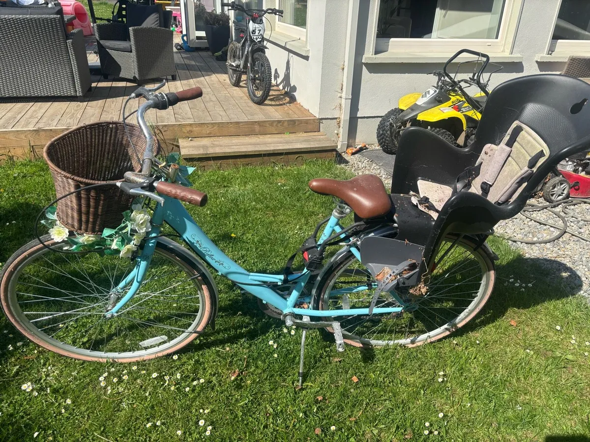 Lady’s bike with Child carrier and basket - Image 2