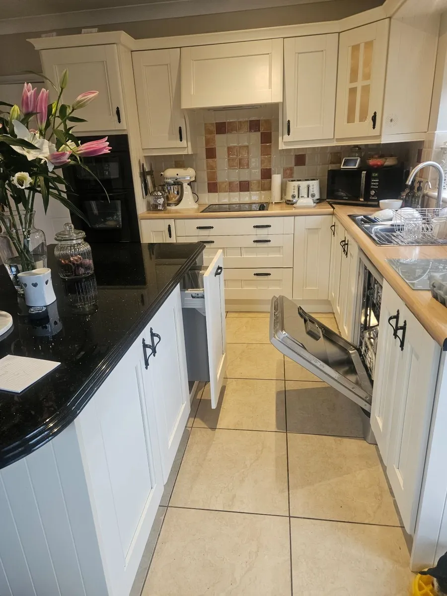 Kitchen units for sale - Image 1