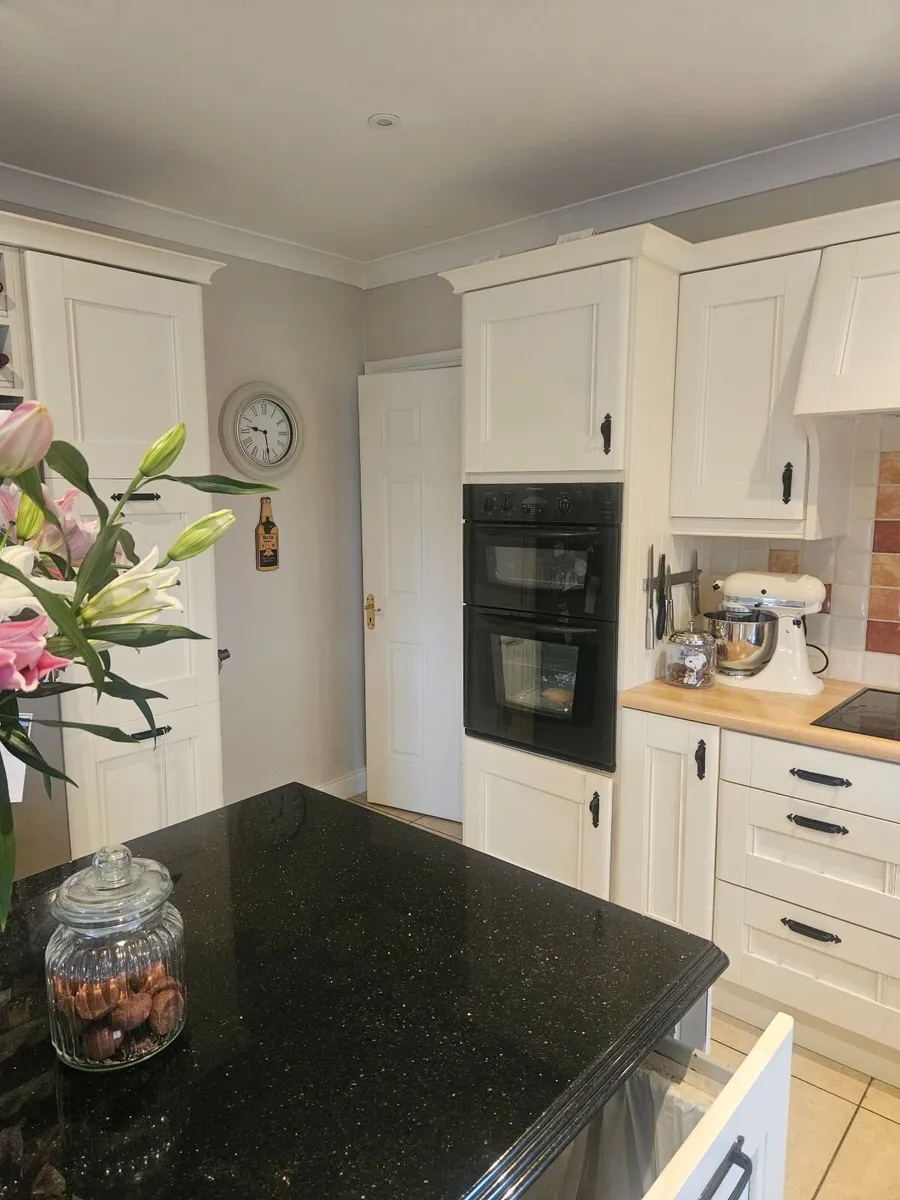 Kitchen units for sale - Image 3