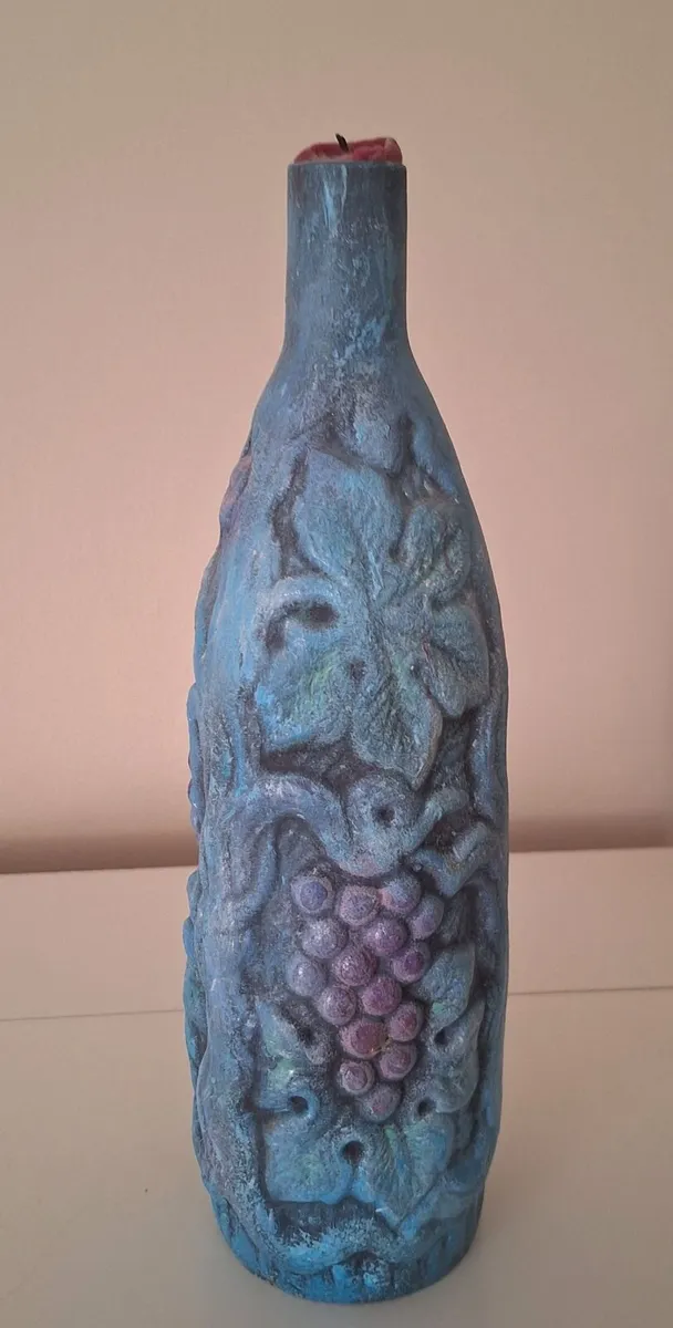 Hand-Painted 3D Grape Bottle Decor - Image 1