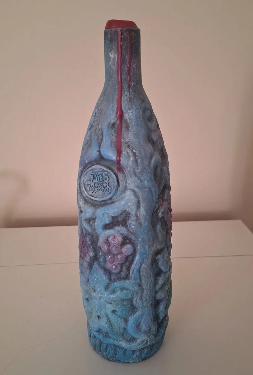 Hand-Painted 3D Grape Bottle Decor - Image 2