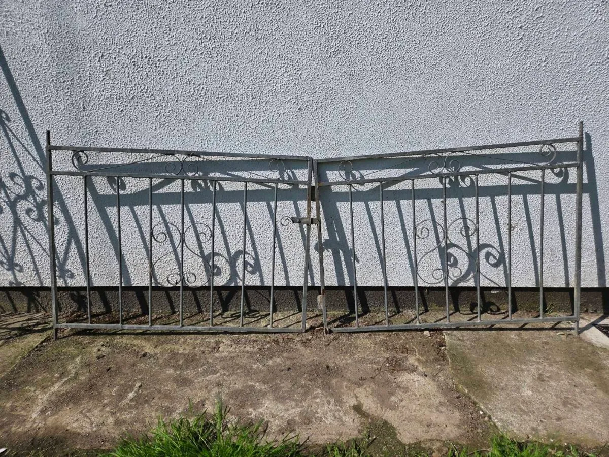 Gates - Image 1