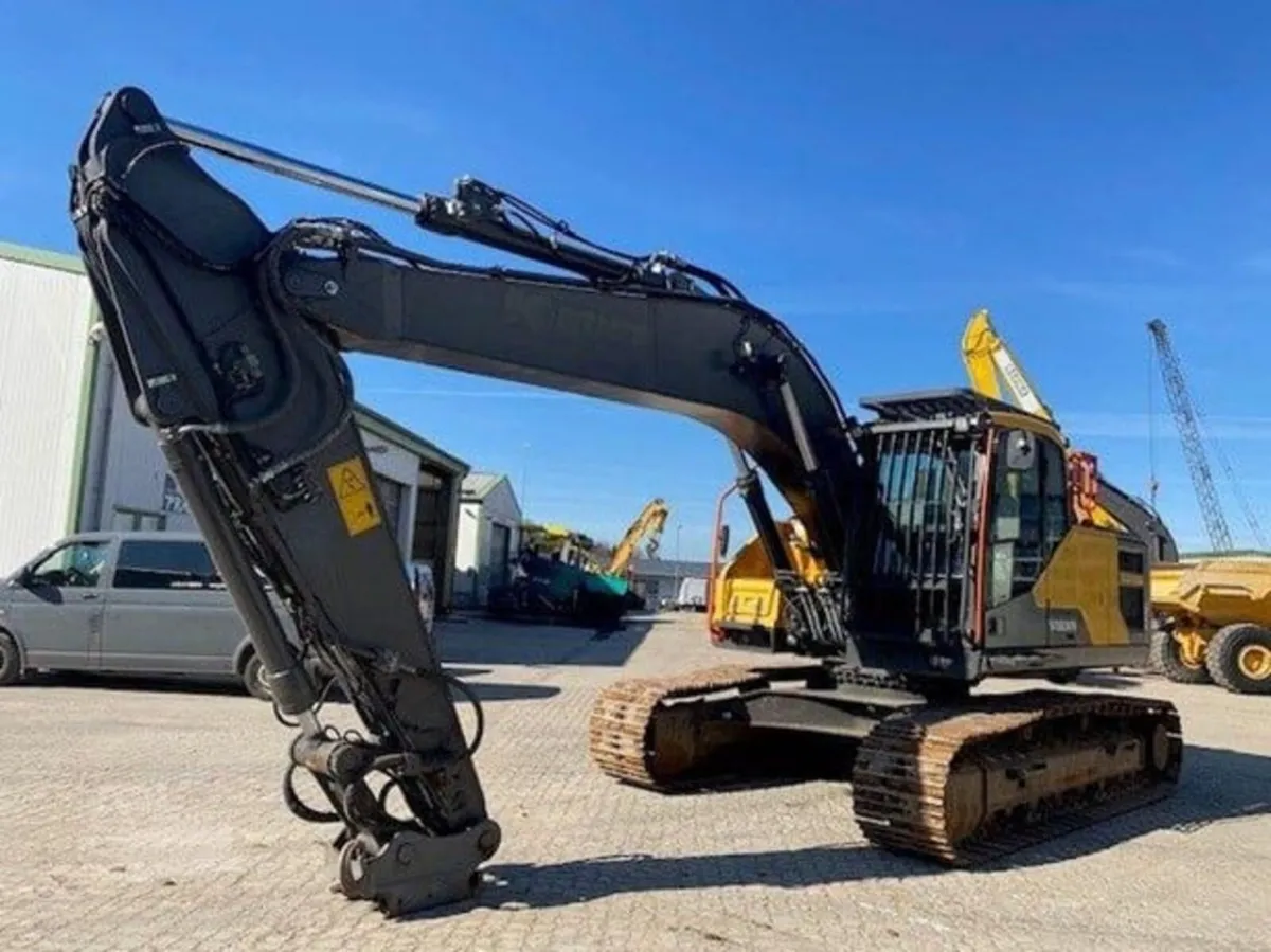2020 Volvo EC220El - Image 1