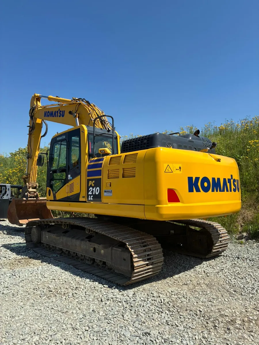 Komatsu PC210LC-11 - Image 1