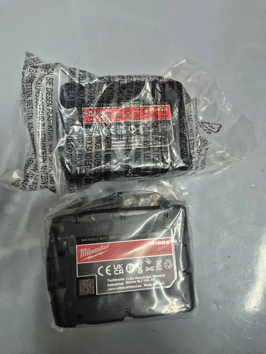 Milwaukee M18B5 5.0Ah Batteries x2 - Image 2