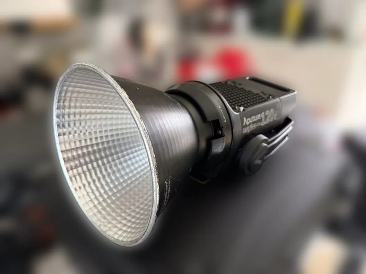 Price Drop Aputure LS C120d II 120d II Daylight LED Video Light Kit with Bag, Controller & Reflector - Image 2