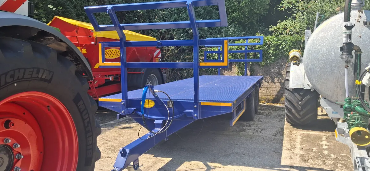 Bale trailer - Image 1