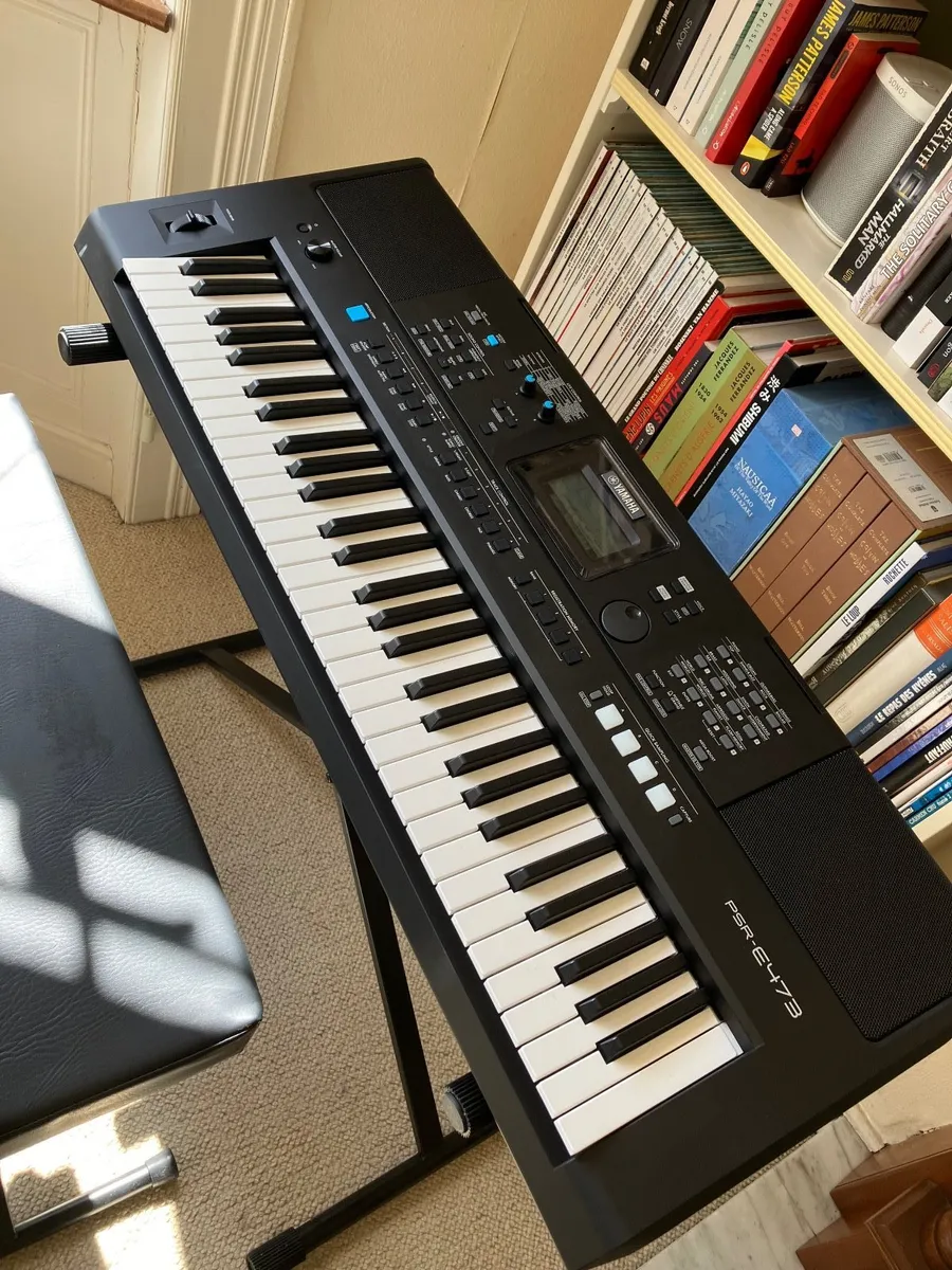 Yamaha PSR-E473 Keyboard + Stand, Bench & Gig Bag - Image 2