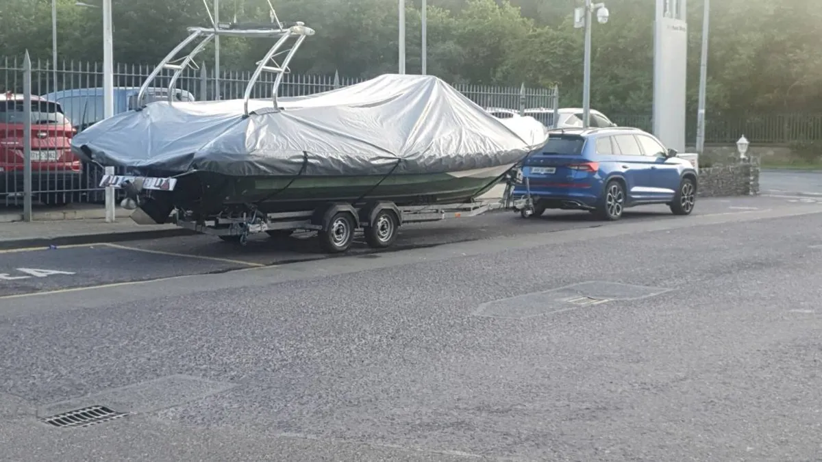 8.6 Cobra 315hp inboard Diesel - Image 3