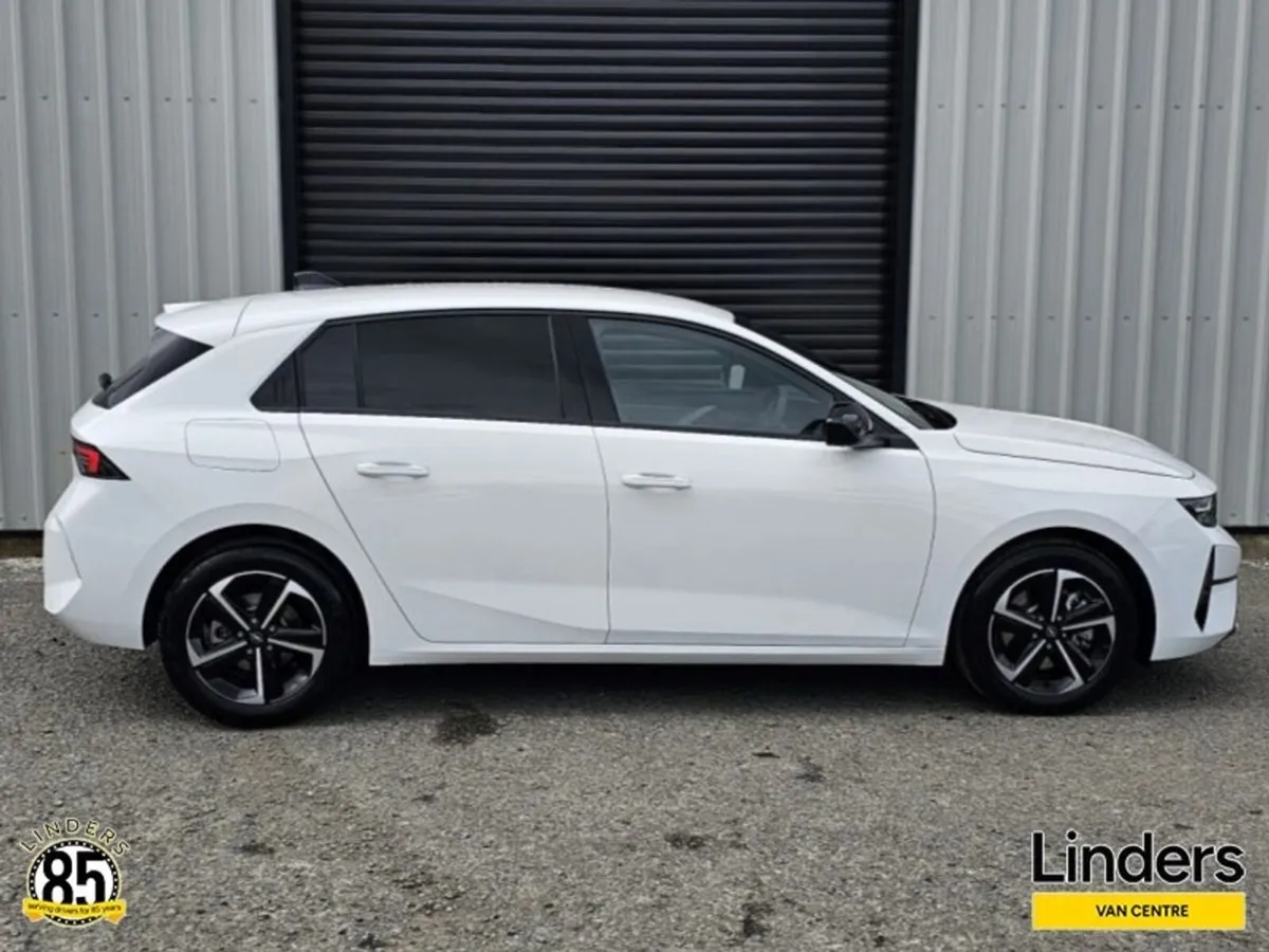 Opel Astra COMMERCIAL - NEW MODEL - Image 3