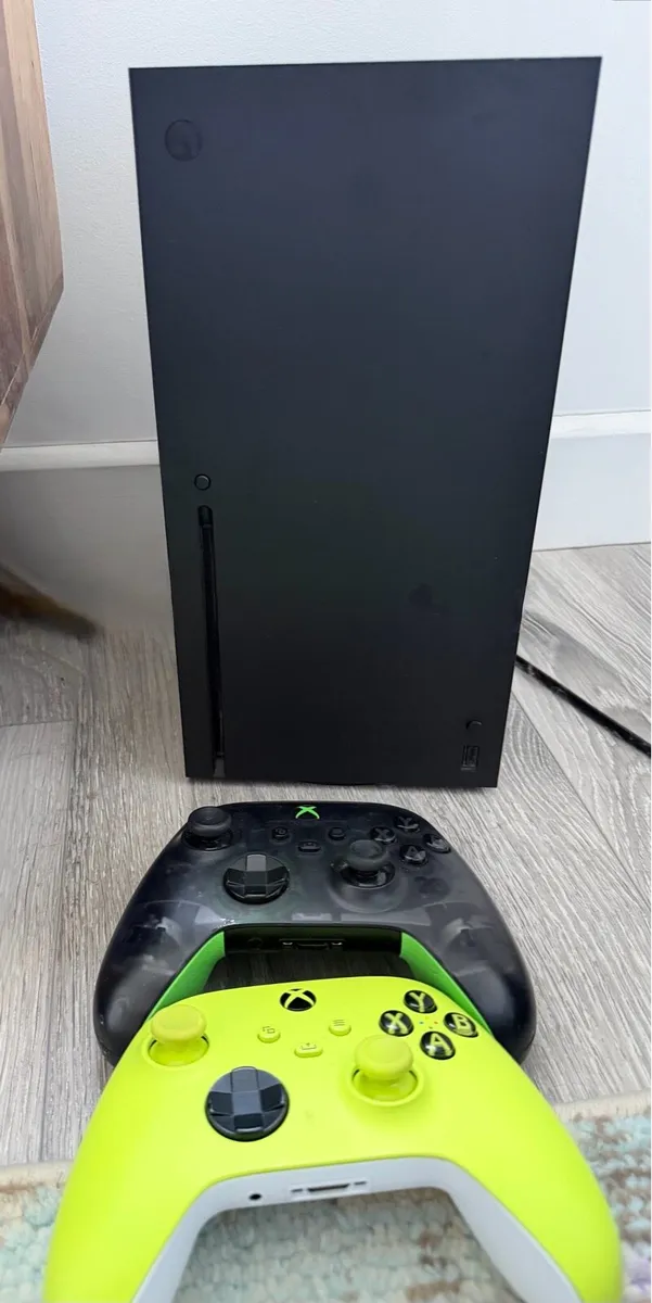 Xbox Series X 1TB - Image 1