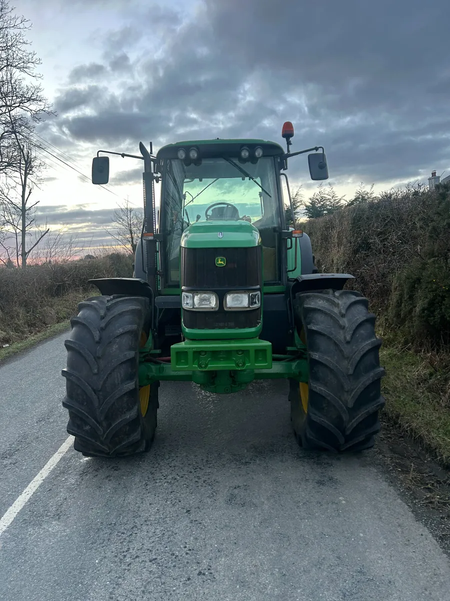 John Deere 6820. - Image 2