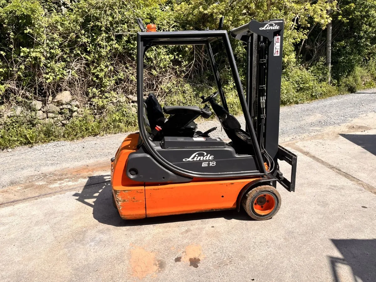 LINDE E18 ELECTRIC FORKLIFT
