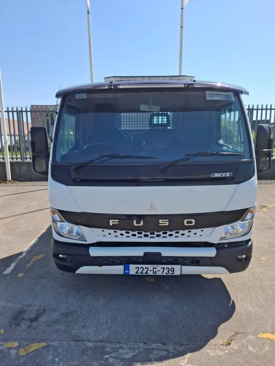 Mitsubishi FUSO 3.5Ton Dropside - Image 2