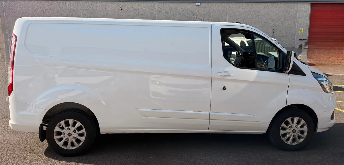 2022 Custom  170bhp Automatic Limited Edition - Image 3