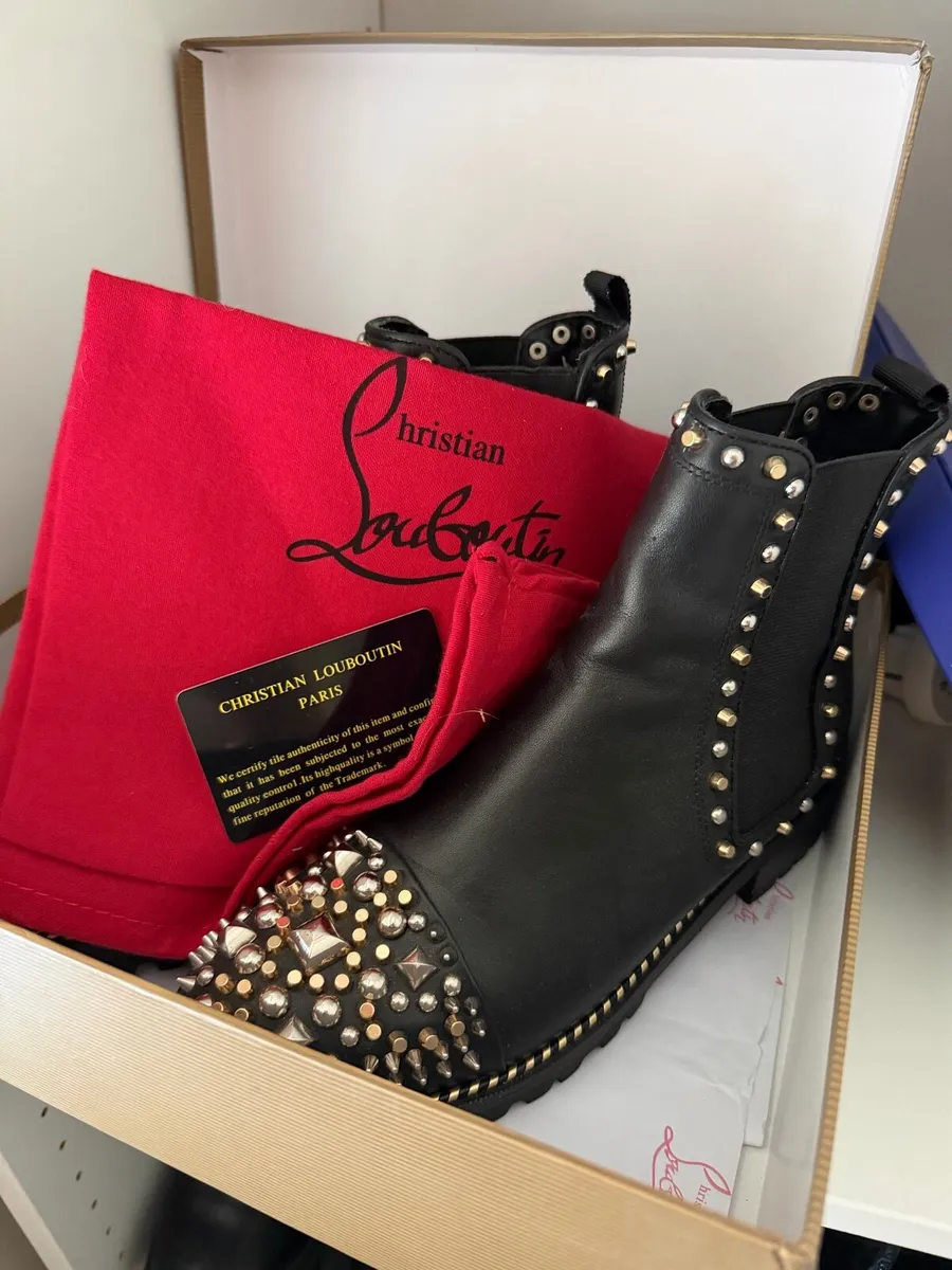 CHRISTIAN LOUBOUTIN CHASE A CLOU FLAT BOOTS - Image 1