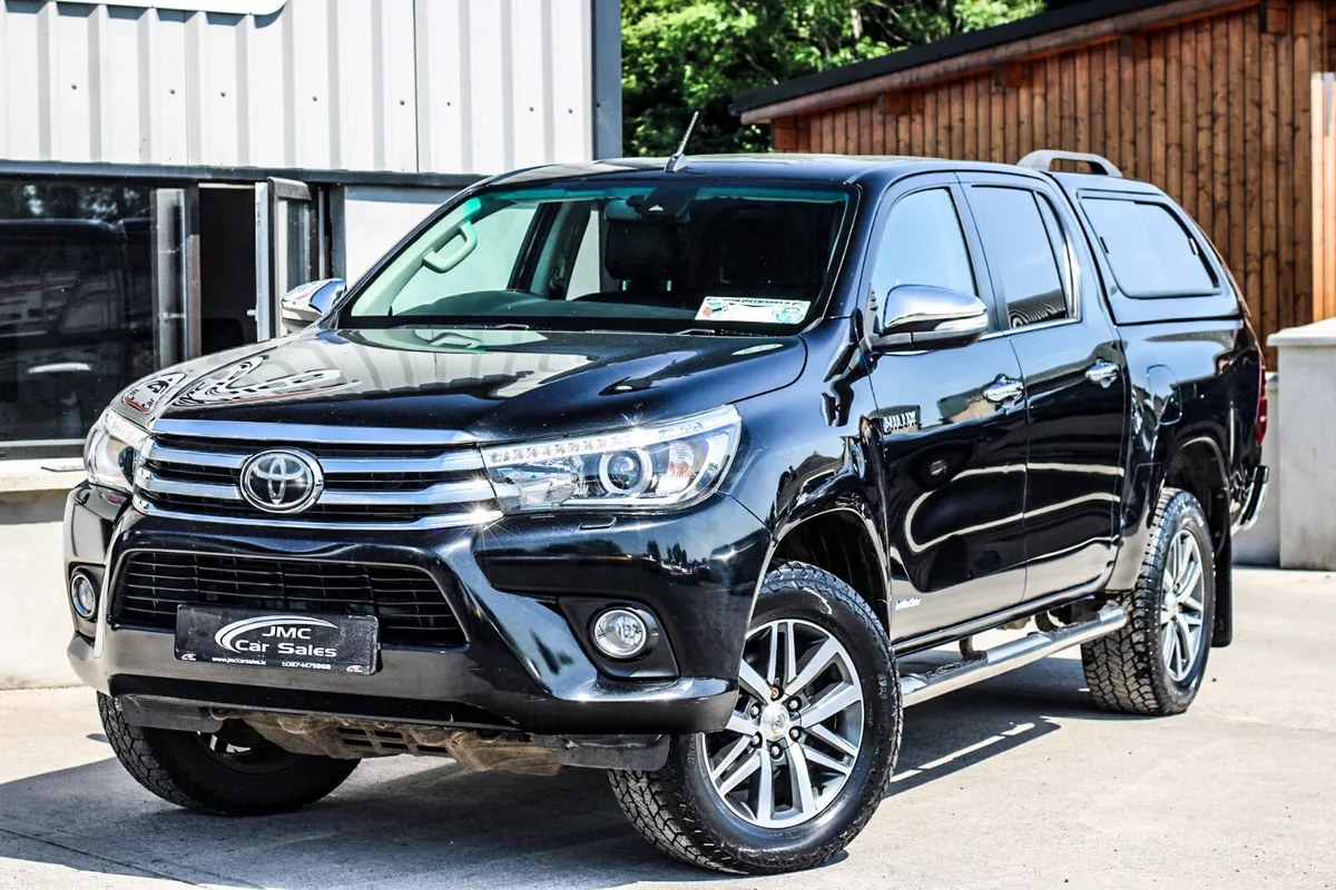 2017 TOYOTA HILUX INVINCIBLE - Image 1