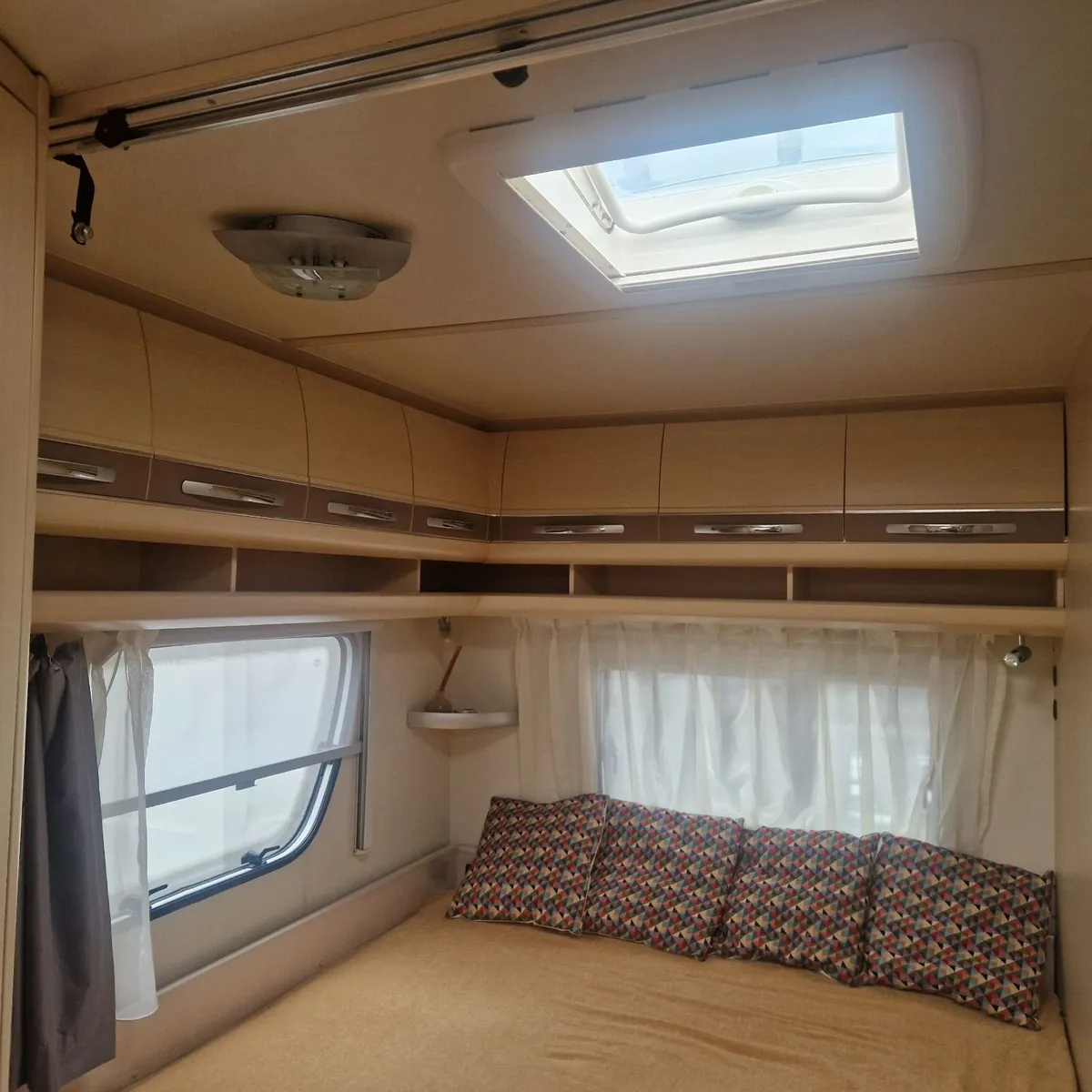2015 Hobby 645 VIP 5 Berth Caravan - Image 3