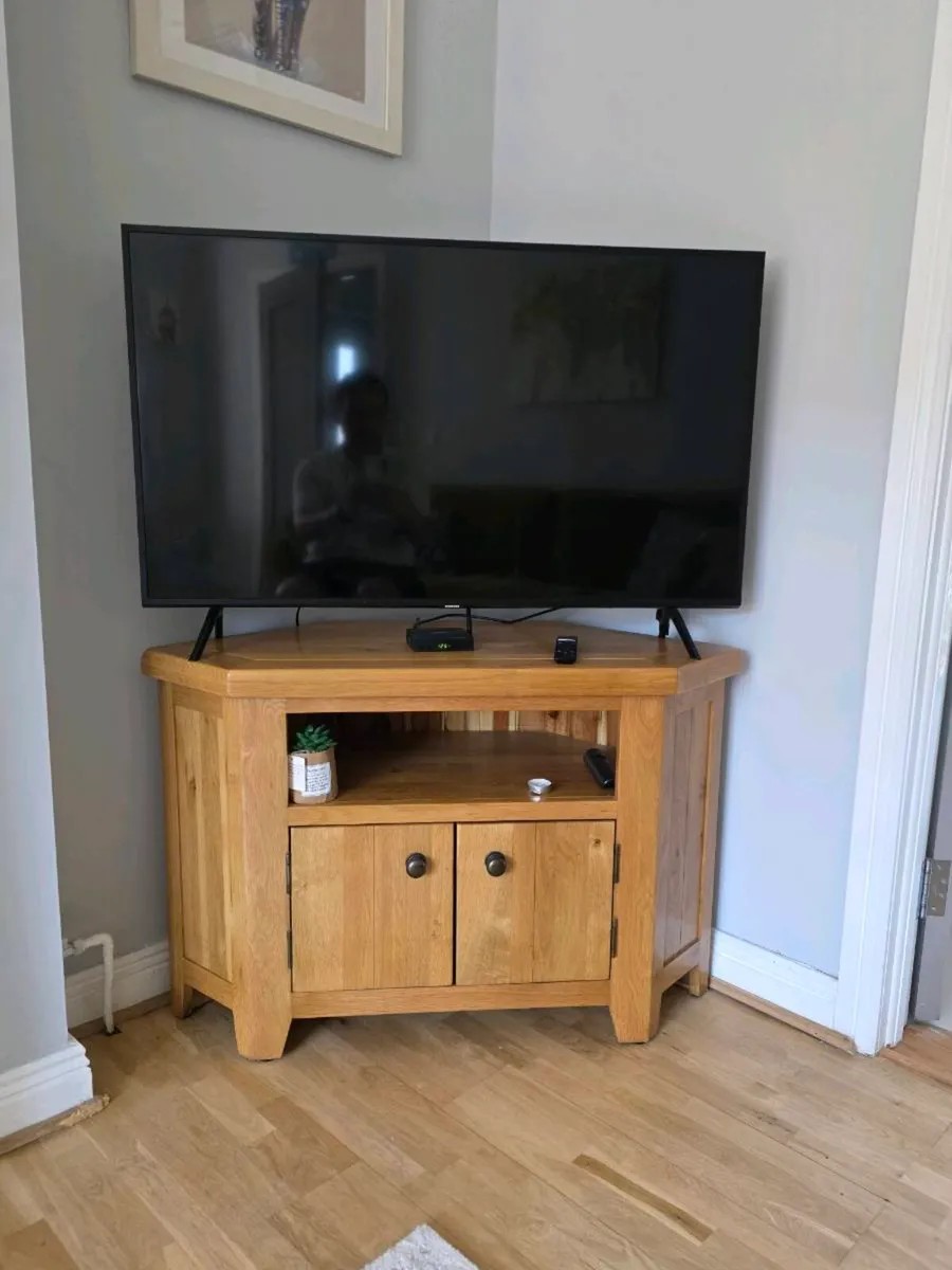Solid Oak Corner TV Unit – Excellent condition - Image 1