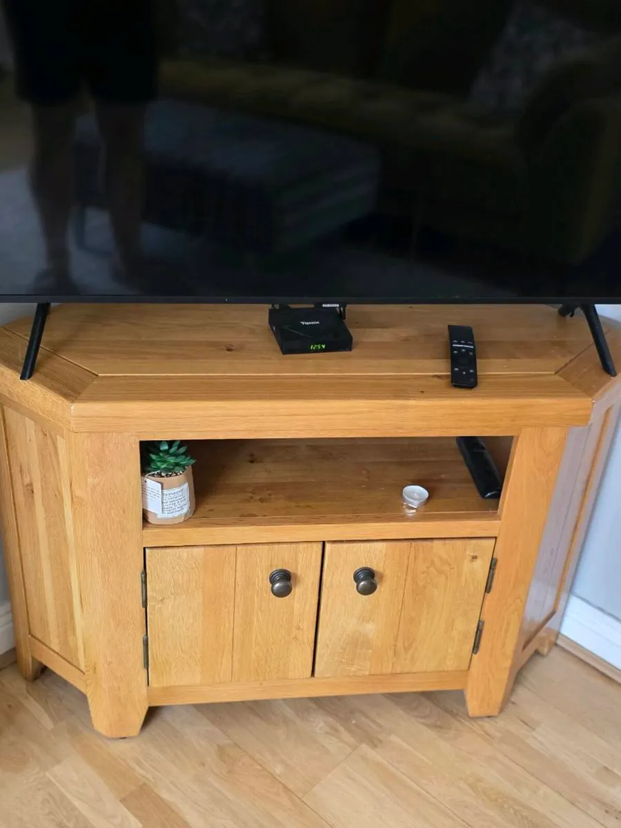 Solid Oak Corner TV Unit – Excellent condition - Image 2