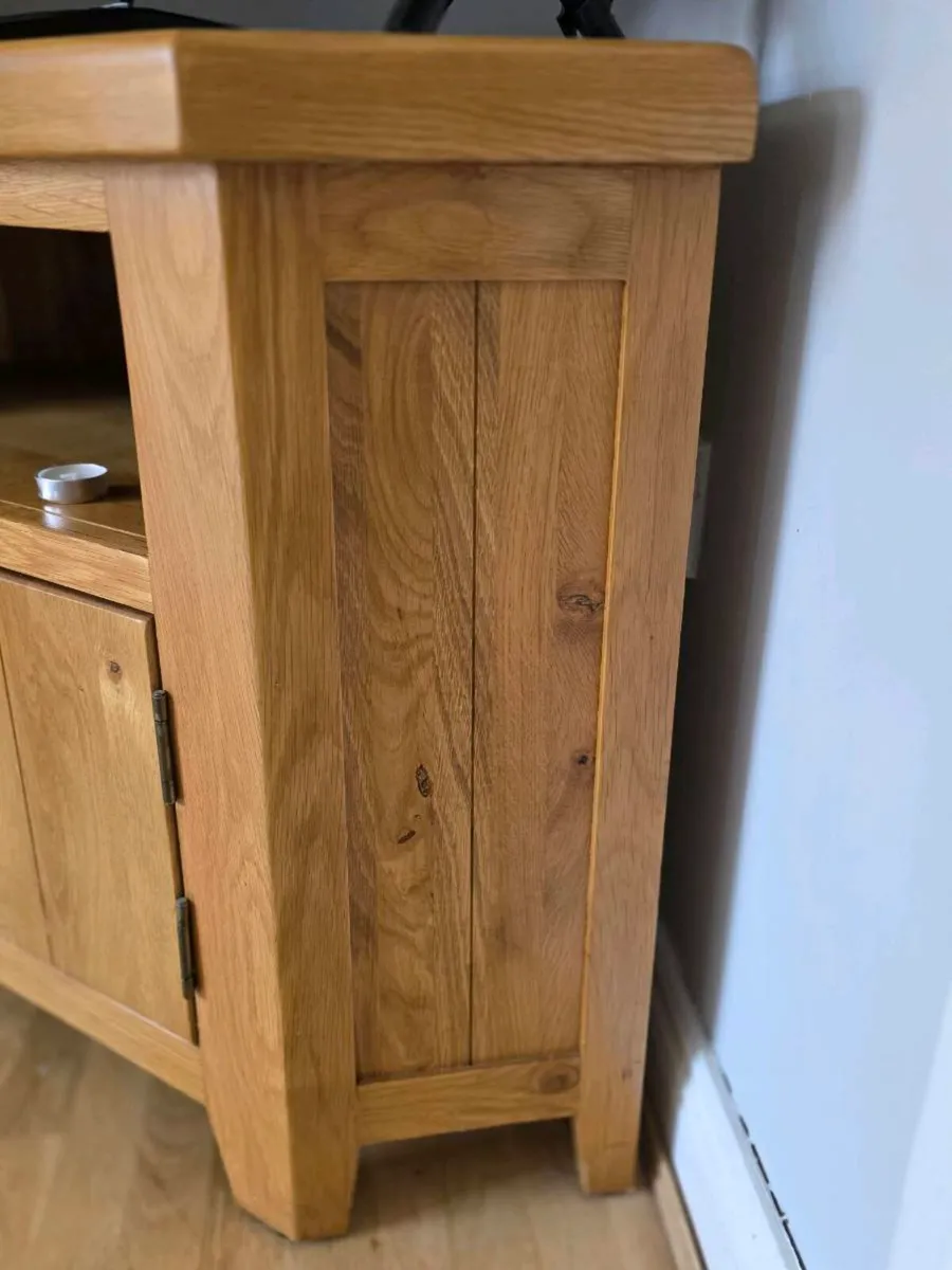 Solid Oak Corner TV Unit – Excellent condition - Image 3