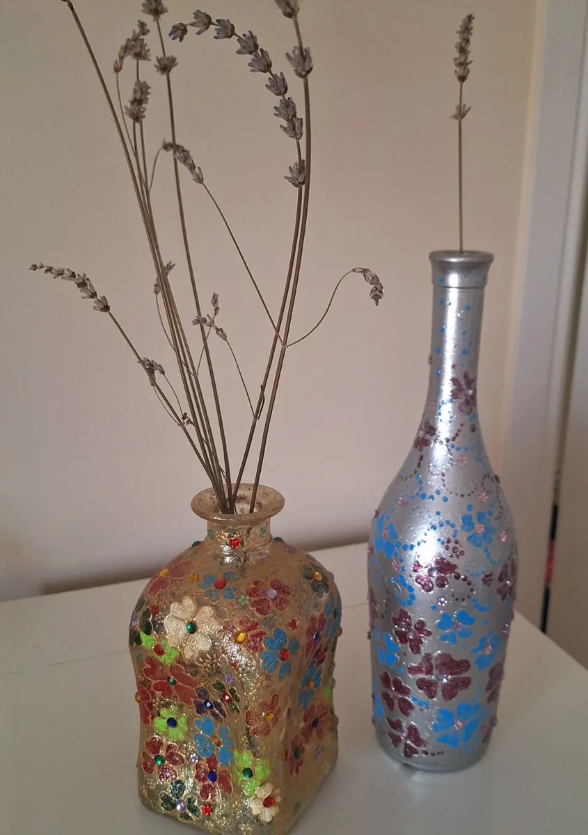 ​Hand-Painted Violin Bottle Decor - Image 4