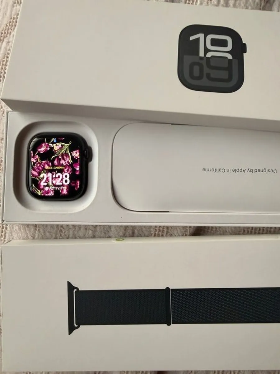 apple watch - Image 1