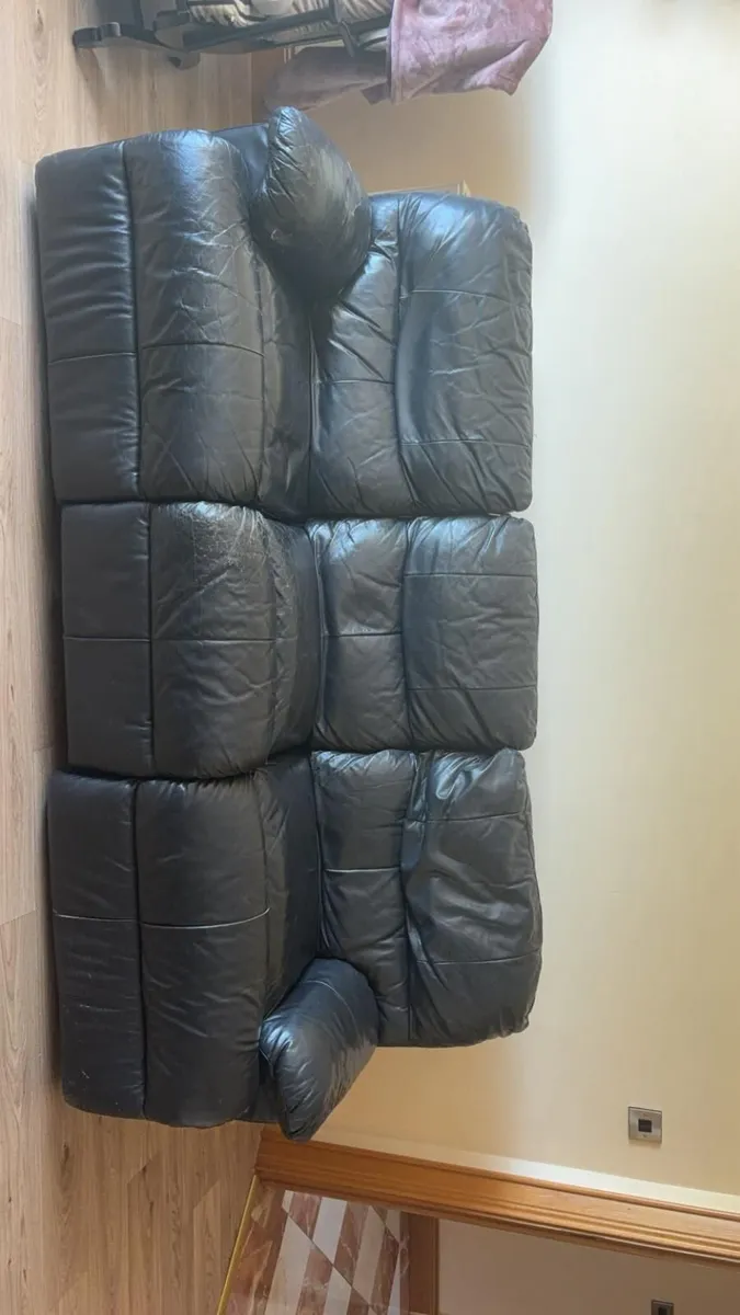 Black leather couch - Image 1