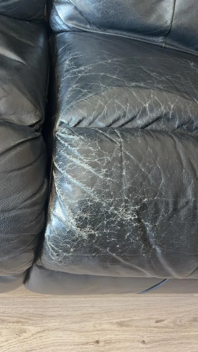 Black leather couch - Image 3