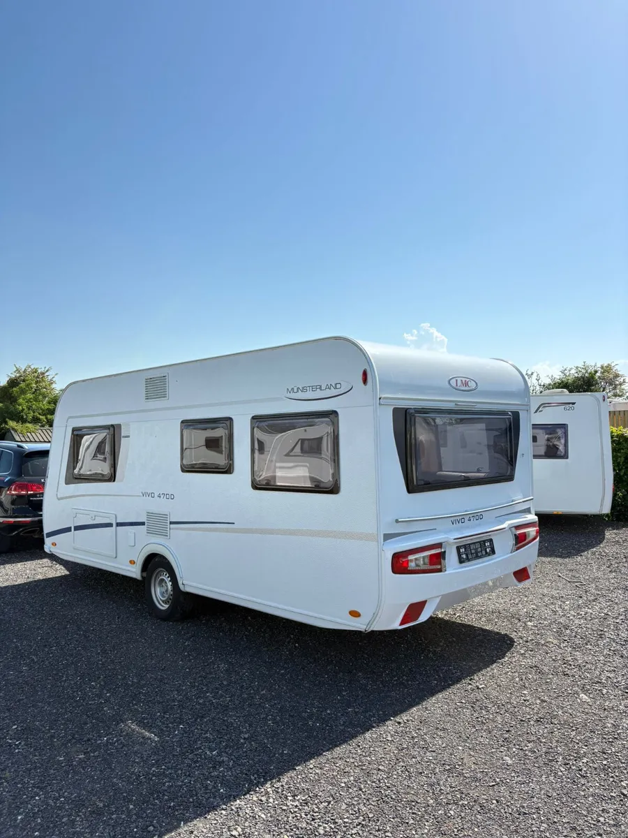 2022 LMC Munster 4 Berth Fixed Bed Caravan - Image 3