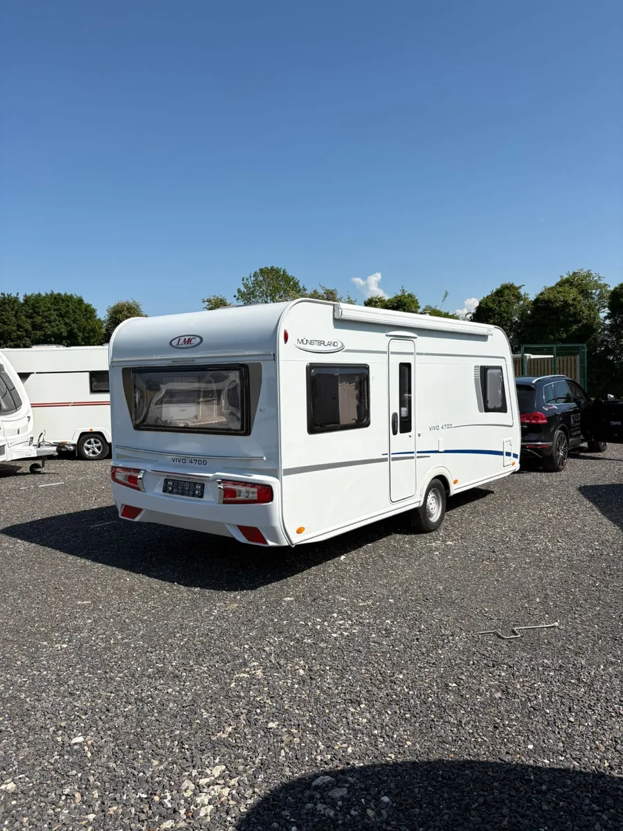 2022 LMC Munster 4 Berth Fixed Bed Caravan - Image 4