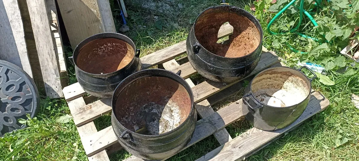 Old Cast Iron Pots. - Image 3