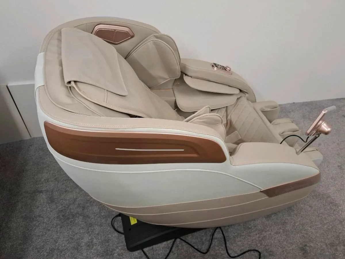 Massage Chair Mid-year stock clearance - Image 1