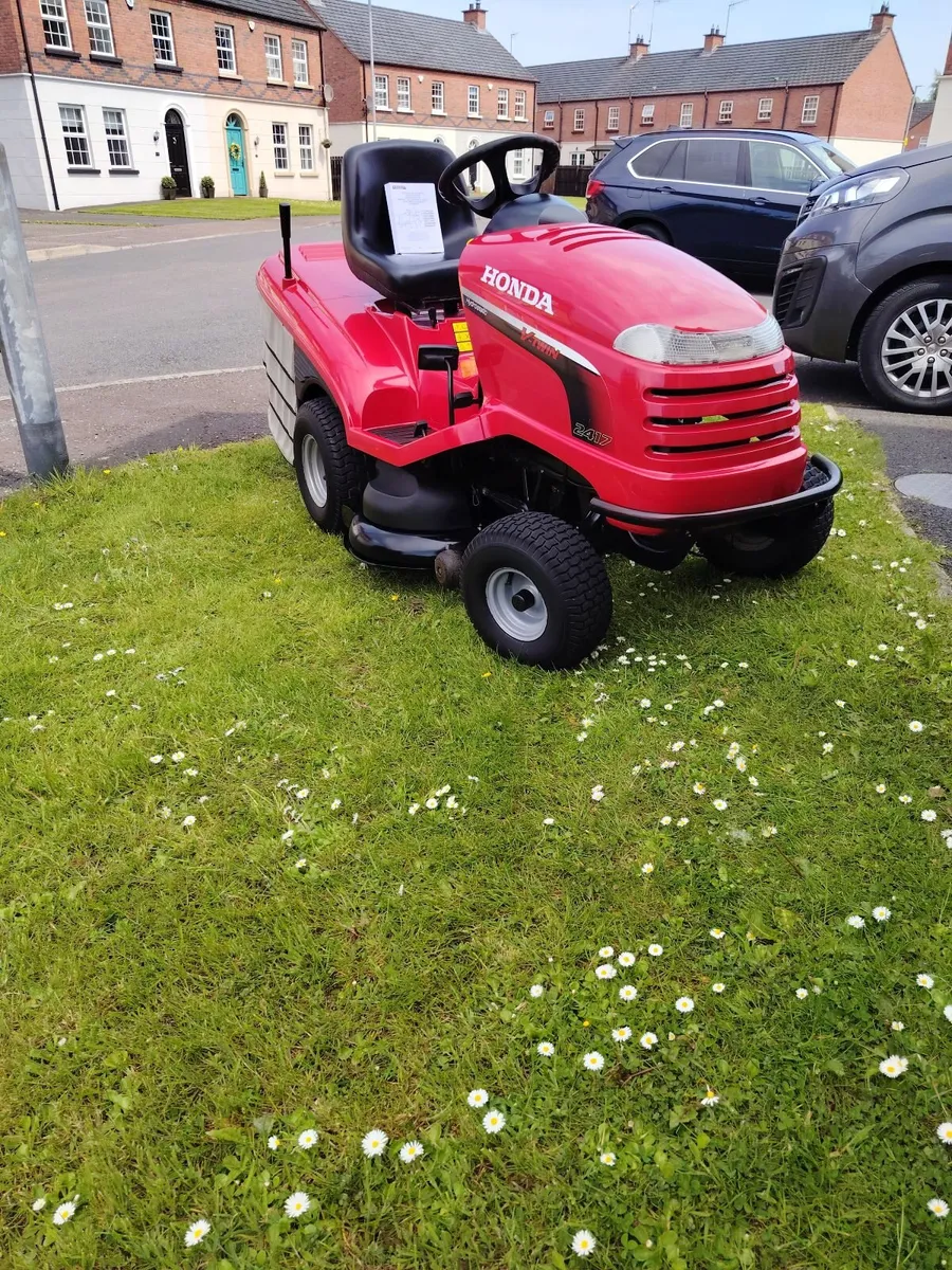 Honda ride on lawnmower - Image 2