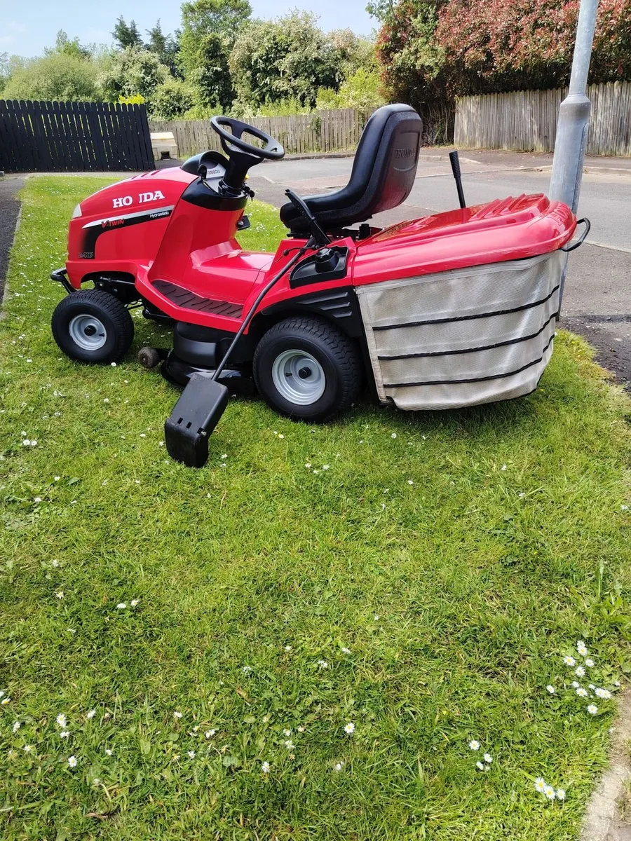 Honda ride on lawnmower - Image 3