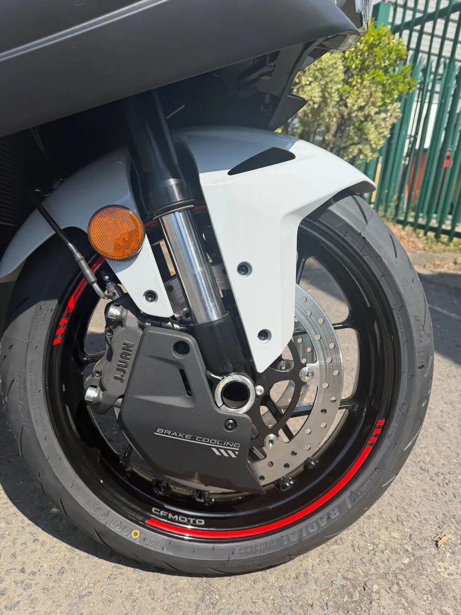 CFMOTO 675SR-R -  New Unregistered - Image 4