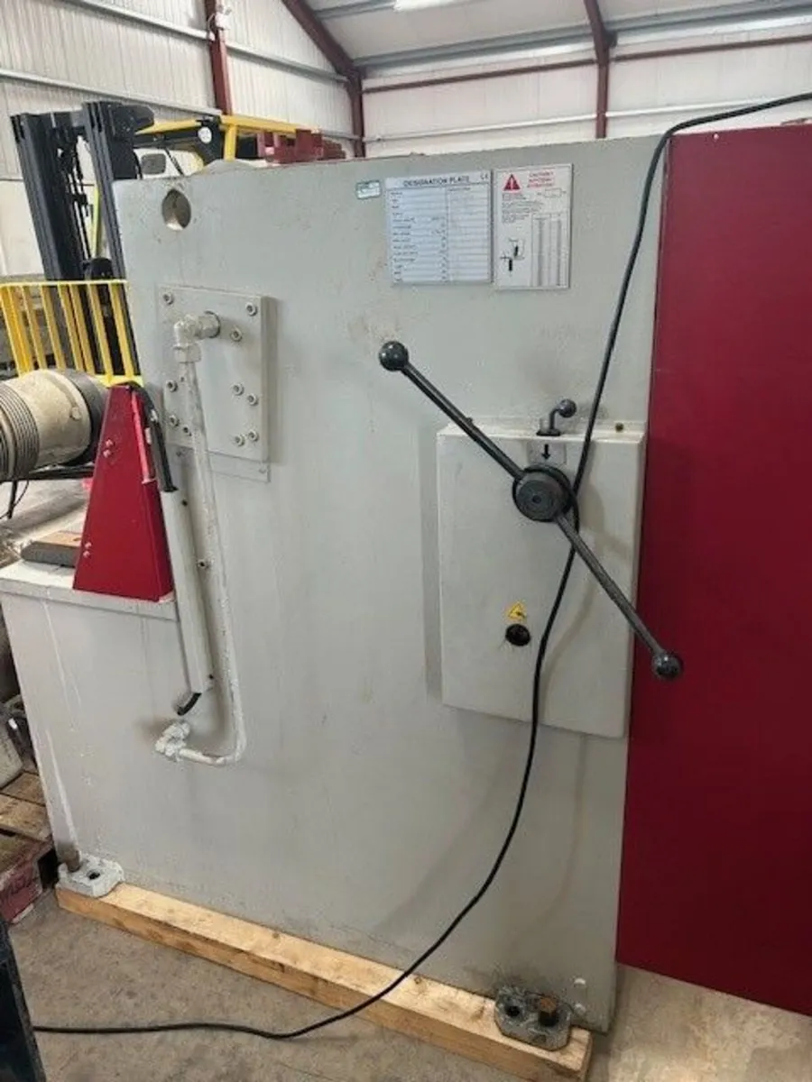 MORGAN RUSHWORTH GUILLOTINE - Image 2