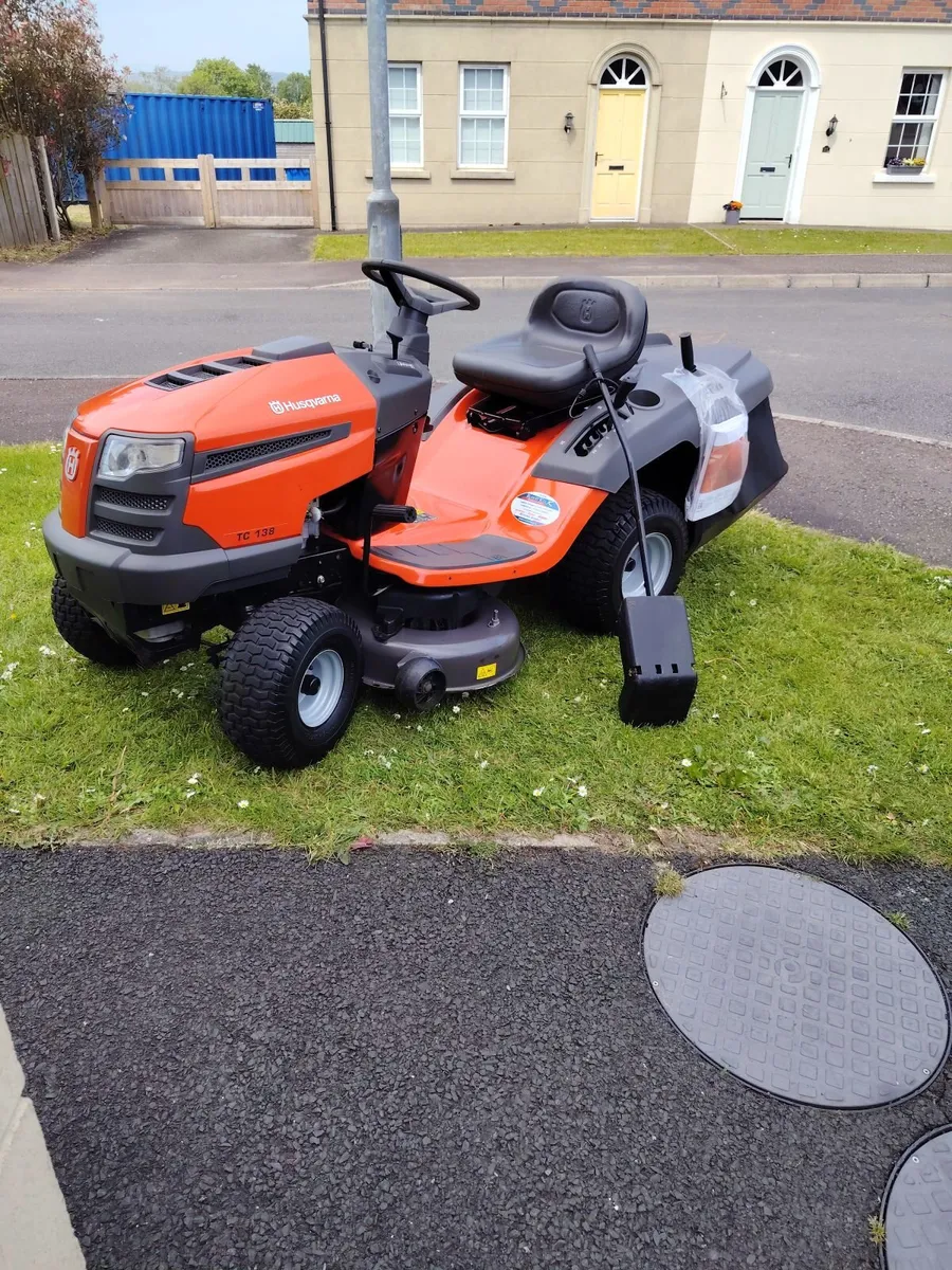 Husqvarna ride on lawnmower - Image 1