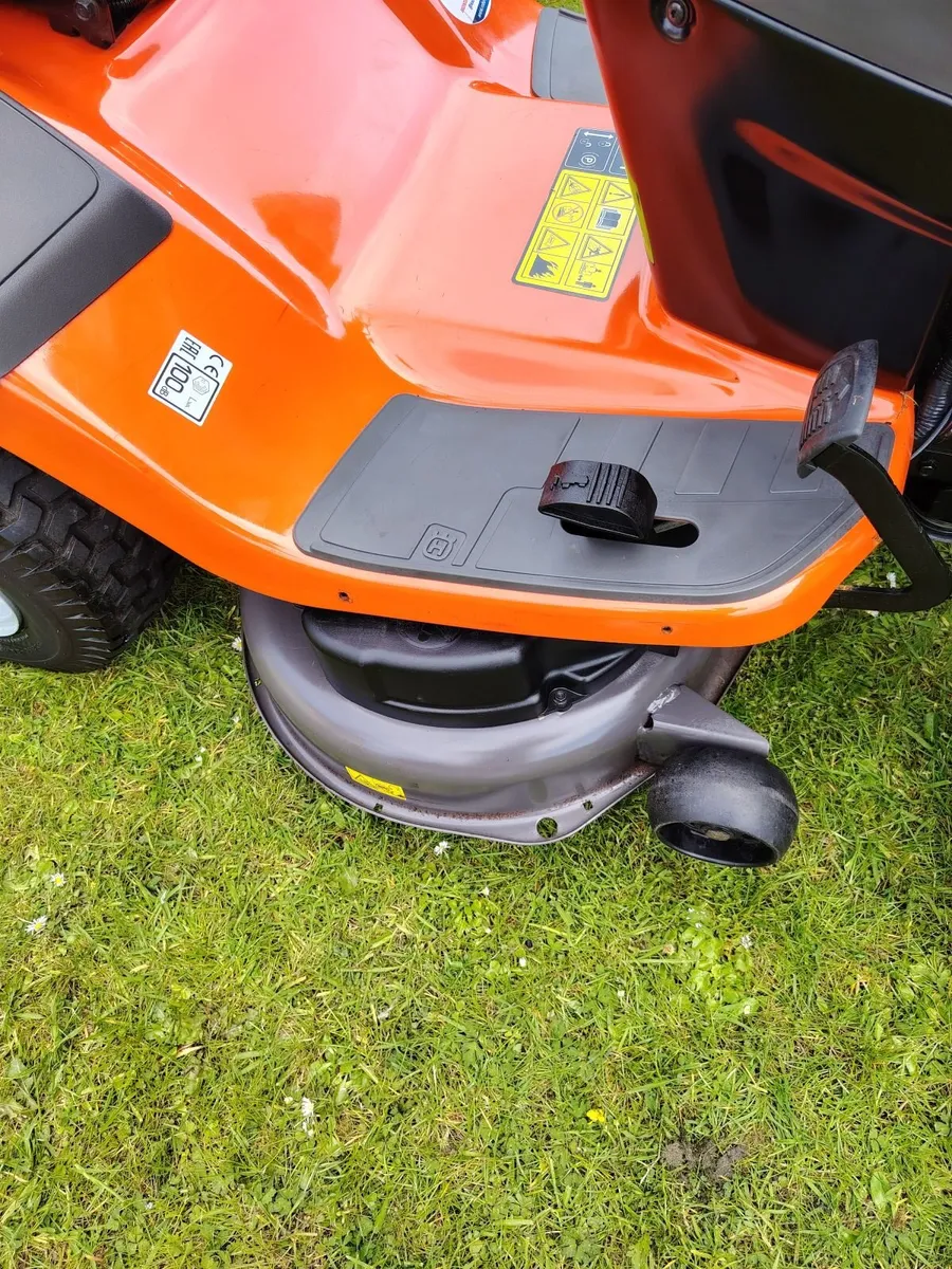 Husqvarna ride on lawnmower - Image 4
