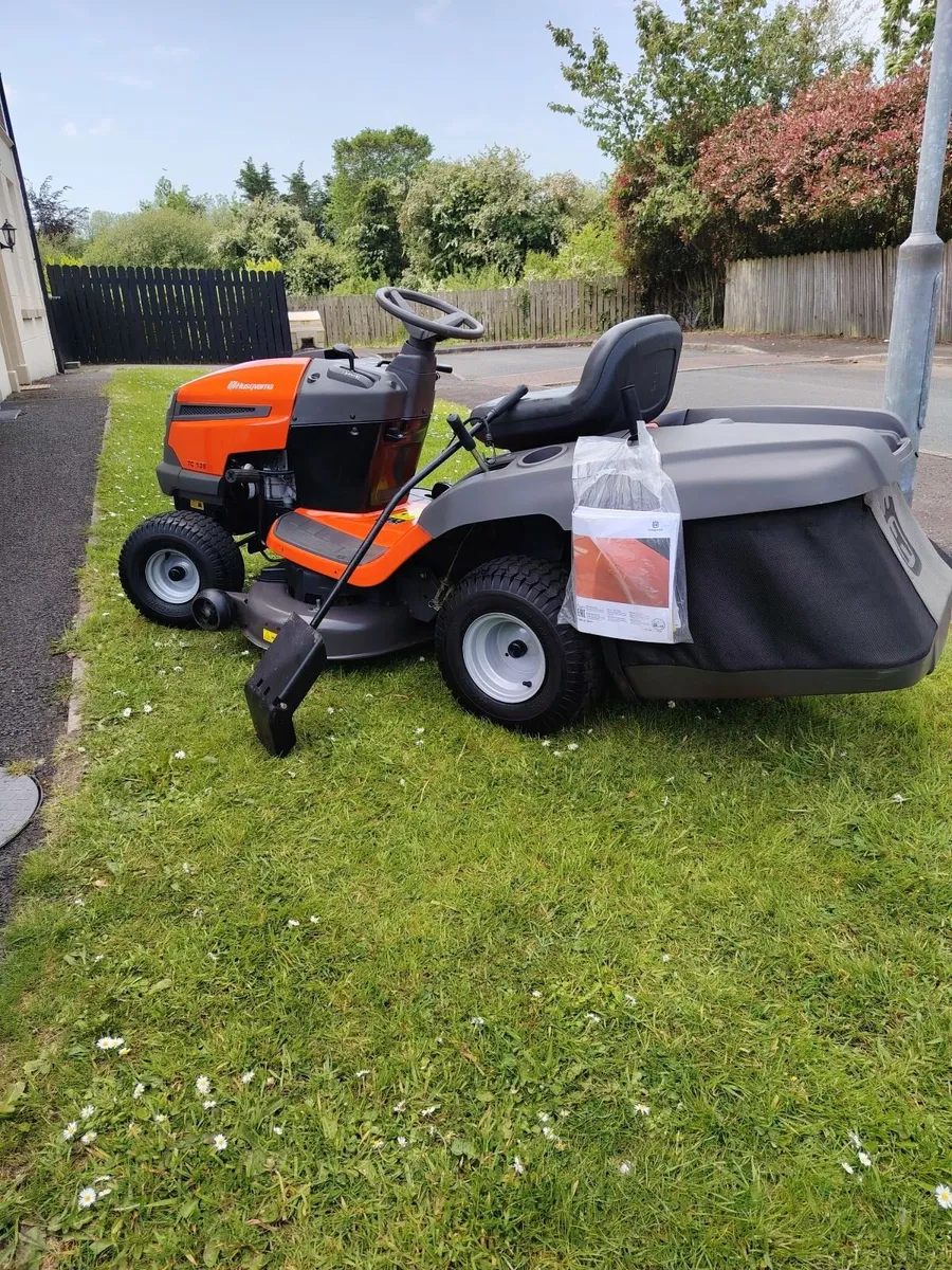 Husqvarna ride on lawnmower - Image 2