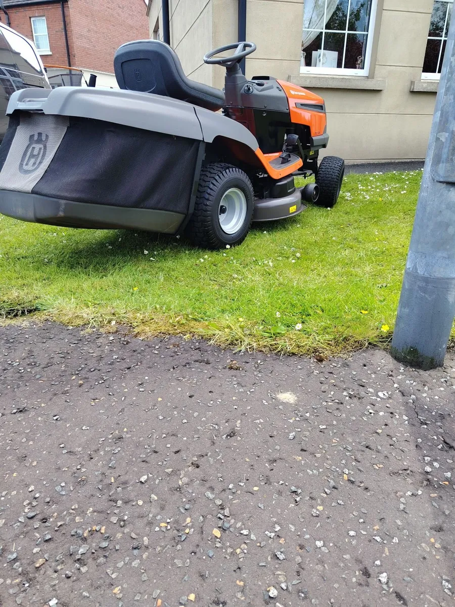 Husqvarna ride on lawnmower - Image 3